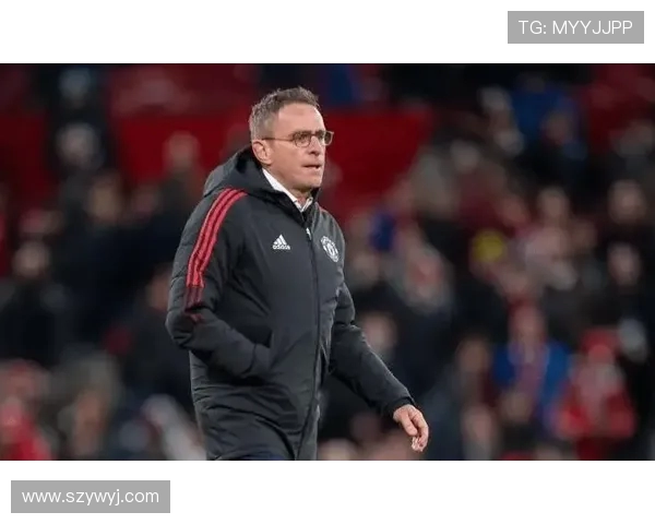 风暴眼中的掌控者:足球基因如何深刻影响CBA艾伦的场上指挥与战术思维 风暴眼中的掌控者:足球基因如何深刻影响CBA艾伦的场上指挥与战术思维